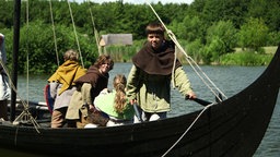 Kinder auf einem Wikingerschiff. © Silke König Foto: Silke König
